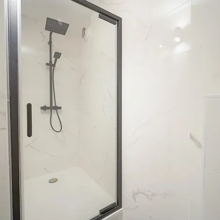 Complete 1br With Balcony Only 5 Min. On Foot To Metro By Doorman