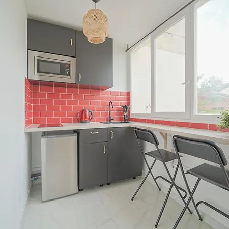 아파트 Complete 1br With Balcony Only 5 Min. On Foot To Metro By Doorman