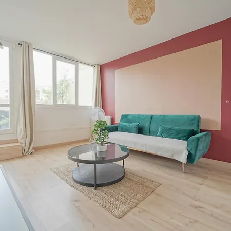 아파트 Complete 1br With Balcony Only 5 Min. On Foot To Metro By Doorman 생투앙