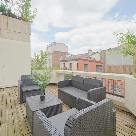 아파트 Complete 1br With Balcony Only 5 Min. On Foot To Metro By Doorman